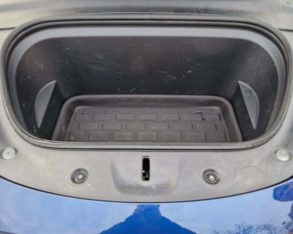 Синий Тесла Model Y, объемом двигателя 0 л и пробегом 46 тыс. км за 25499 $, фото 12 на Automoto.ua