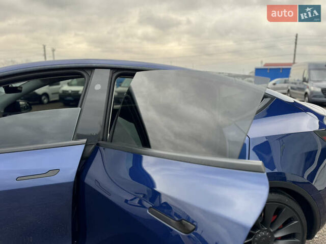 Синий Тесла Model Y, объемом двигателя 0 л и пробегом 36 тыс. км за 31000 $, фото 54 на Automoto.ua