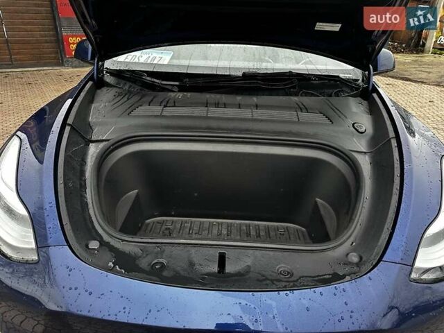 Синий Тесла Model Y, объемом двигателя 0 л и пробегом 59 тыс. км за 25500 $, фото 11 на Automoto.ua