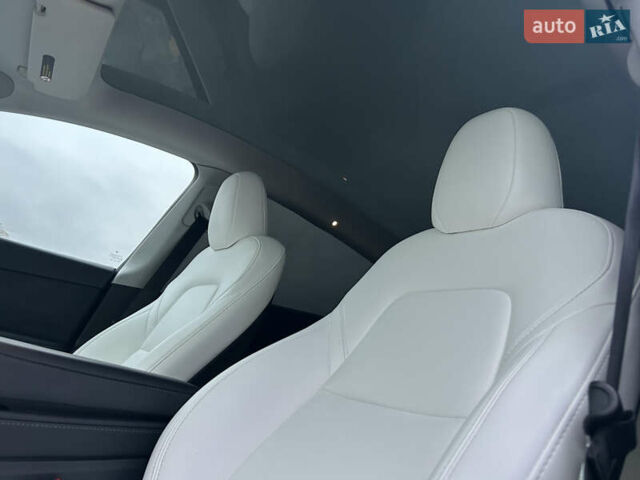 Синий Тесла Model Y, объемом двигателя 0 л и пробегом 48 тыс. км за 31600 $, фото 16 на Automoto.ua