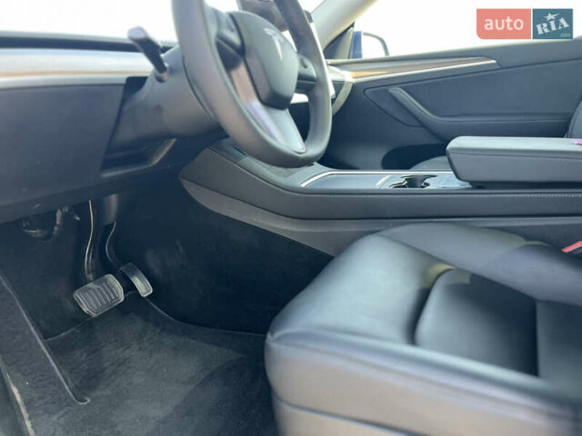 Синий Тесла Model Y, объемом двигателя 0 л и пробегом 28 тыс. км за 28819 $, фото 3 на Automoto.ua