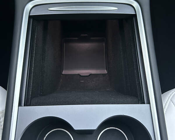 Синий Тесла Model Y, объемом двигателя 0 л и пробегом 48 тыс. км за 31600 $, фото 15 на Automoto.ua