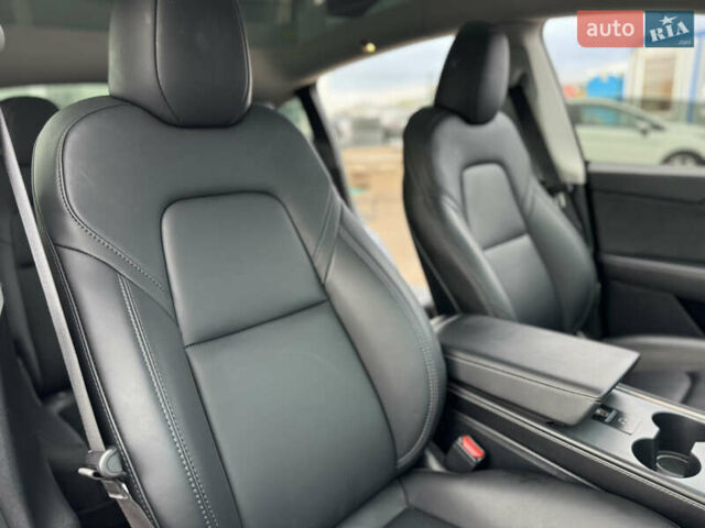 Синий Тесла Model Y, объемом двигателя 0 л и пробегом 36 тыс. км за 31000 $, фото 68 на Automoto.ua