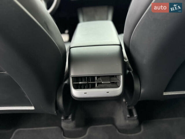 Синий Тесла Model Y, объемом двигателя 0 л и пробегом 36 тыс. км за 31000 $, фото 55 на Automoto.ua