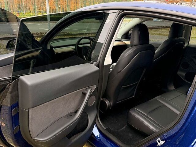 Синий Тесла Model Y, объемом двигателя 0 л и пробегом 46 тыс. км за 31900 $, фото 5 на Automoto.ua