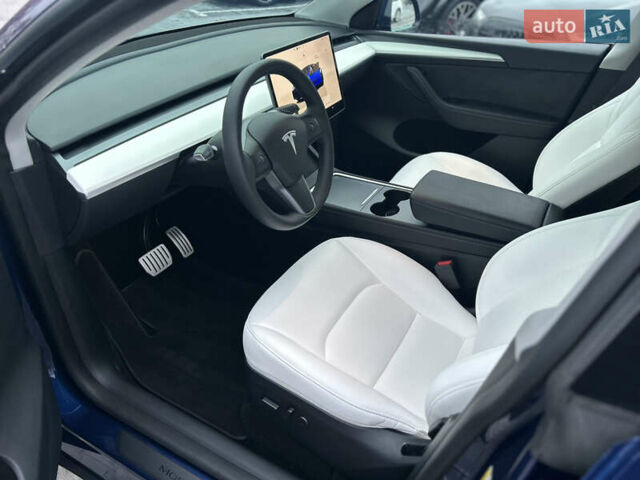 Синий Тесла Model Y, объемом двигателя 0 л и пробегом 48 тыс. км за 31600 $, фото 11 на Automoto.ua