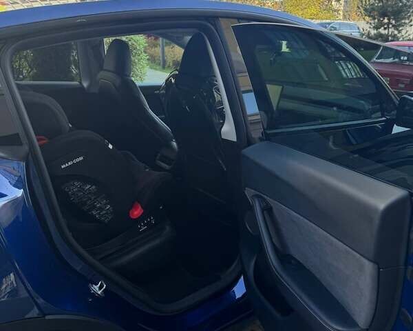 Синий Тесла Model Y, объемом двигателя 0 л и пробегом 27 тыс. км за 29499 $, фото 6 на Automoto.ua