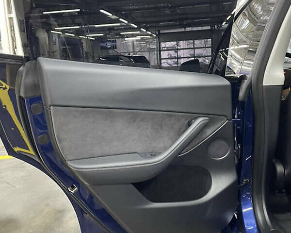 Синий Тесла Model Y, объемом двигателя 0 л и пробегом 51 тыс. км за 28500 $, фото 17 на Automoto.ua