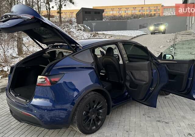 Синий Тесла Model Y, объемом двигателя 0 л и пробегом 15 тыс. км за 31500 $, фото 31 на Automoto.ua