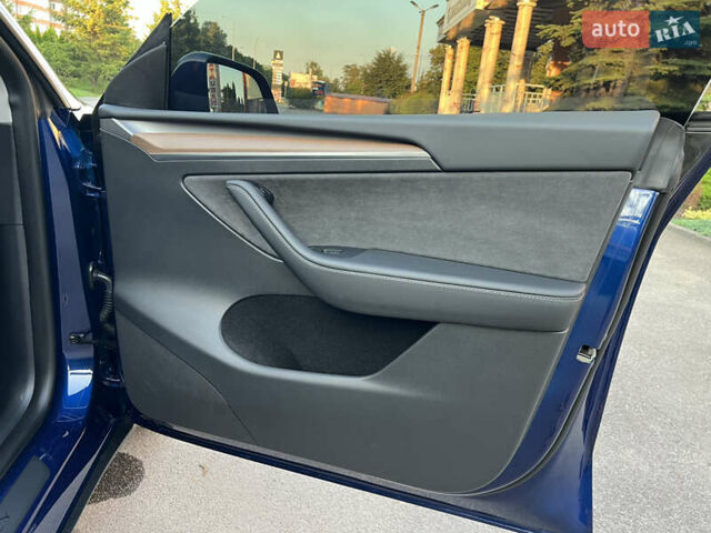 Синий Тесла Model Y, объемом двигателя 0 л и пробегом 13 тыс. км за 29500 $, фото 35 на Automoto.ua