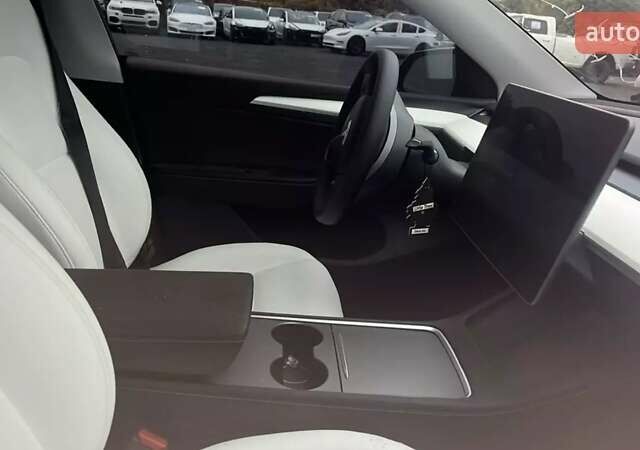 Синий Тесла Model Y, объемом двигателя 0 л и пробегом 5 тыс. км за 30500 $, фото 2 на Automoto.ua