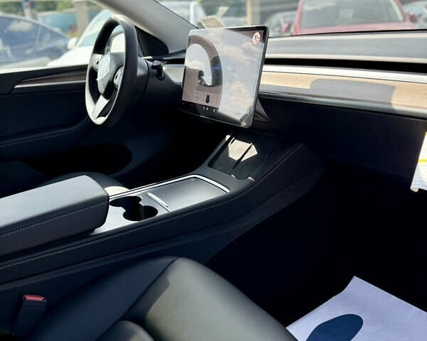 Синий Тесла Model Y, объемом двигателя 0 л и пробегом 1 тыс. км за 37500 $, фото 18 на Automoto.ua