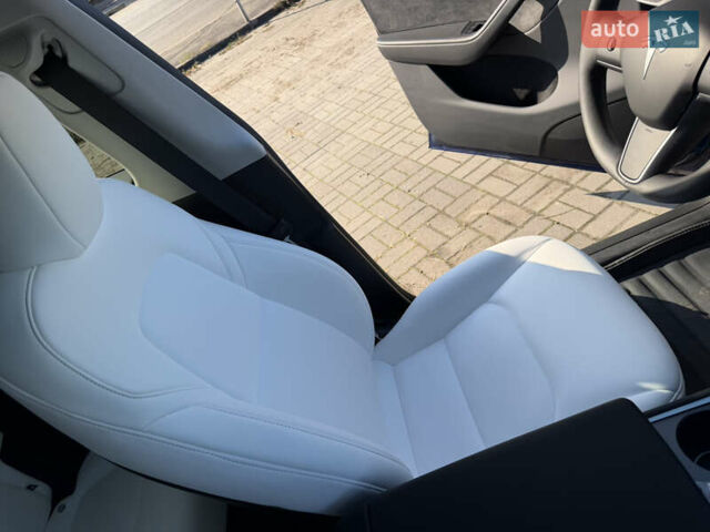 Синий Тесла Model Y, объемом двигателя 0 л и пробегом 12 тыс. км за 31500 $, фото 16 на Automoto.ua