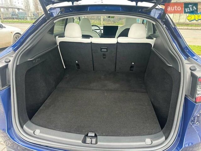 Синий Тесла Model Y, объемом двигателя 0 л и пробегом 27 тыс. км за 25999 $, фото 17 на Automoto.ua