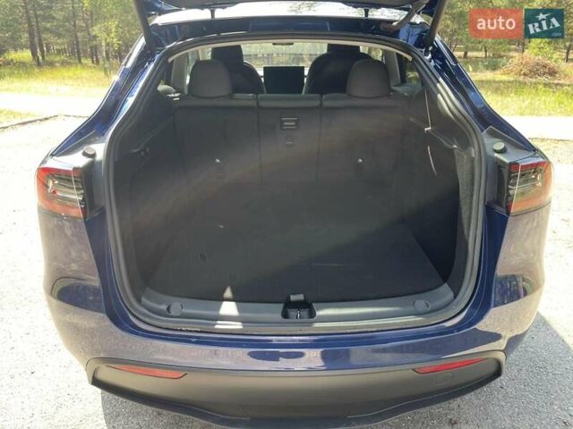 Синий Тесла Model Y, объемом двигателя 0 л и пробегом 24 тыс. км за 38800 $, фото 21 на Automoto.ua