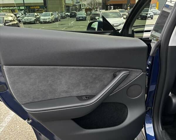 Синий Тесла Model Y, объемом двигателя 0 л и пробегом 9 тыс. км за 48800 $, фото 14 на Automoto.ua