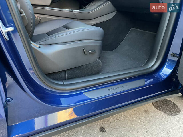Синий Тесла Model Y, объемом двигателя 0 л и пробегом 13 тыс. км за 29500 $, фото 43 на Automoto.ua