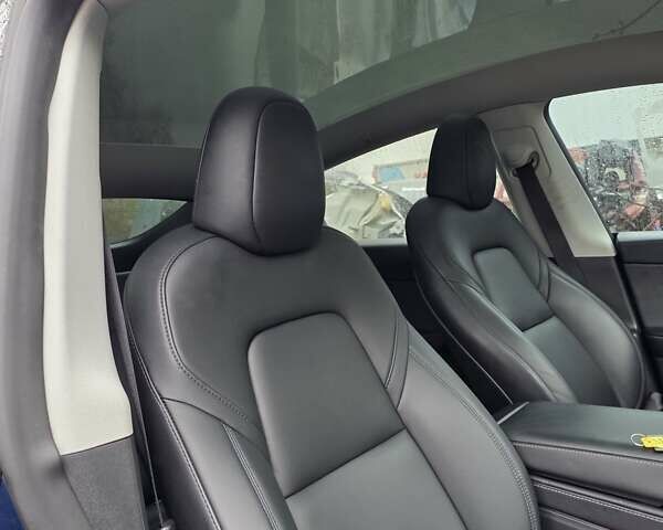 Синий Тесла Model Y, объемом двигателя 0 л и пробегом 106 тыс. км за 20400 $, фото 2 на Automoto.ua