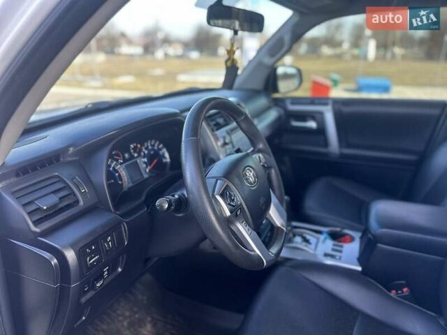 Белый Тойота 4Раннер, объемом двигателя 4 л и пробегом 250 тыс. км за 24800 $, фото 22 на Automoto.ua