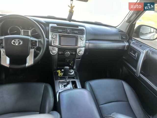 Белый Тойота 4Раннер, объемом двигателя 4 л и пробегом 250 тыс. км за 24800 $, фото 15 на Automoto.ua
