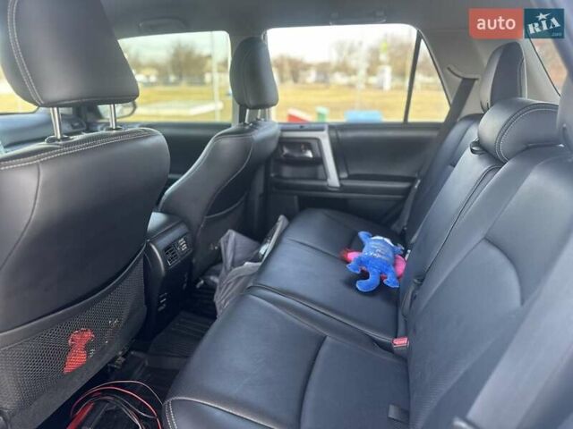 Белый Тойота 4Раннер, объемом двигателя 4 л и пробегом 250 тыс. км за 24800 $, фото 21 на Automoto.ua