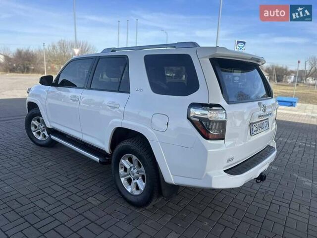 Белый Тойота 4Раннер, объемом двигателя 4 л и пробегом 250 тыс. км за 24800 $, фото 5 на Automoto.ua