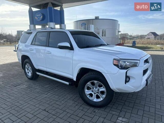 Белый Тойота 4Раннер, объемом двигателя 4 л и пробегом 250 тыс. км за 24800 $, фото 18 на Automoto.ua
