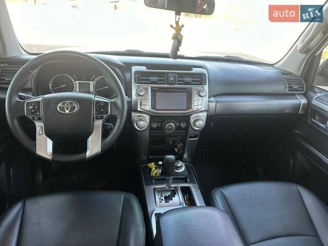 Белый Тойота 4Раннер, объемом двигателя 4 л и пробегом 250 тыс. км за 24800 $, фото 8 на Automoto.ua