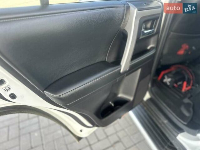 Белый Тойота 4Раннер, объемом двигателя 4 л и пробегом 250 тыс. км за 24800 $, фото 12 на Automoto.ua