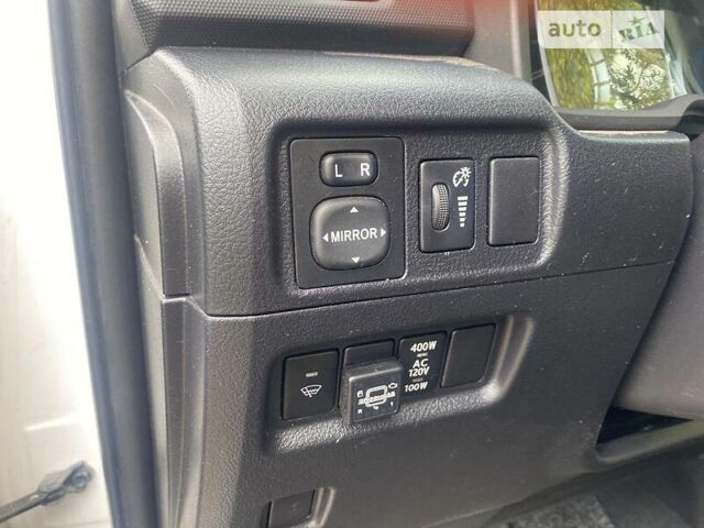 Белый Тойота 4Раннер, объемом двигателя 4 л и пробегом 250 тыс. км за 24800 $, фото 33 на Automoto.ua