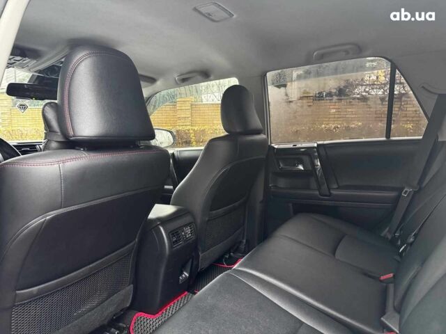 Білий Тойота 4Раннер, об'ємом двигуна 4 л та пробігом 122 тис. км за 35990 $, фото 30 на Automoto.ua