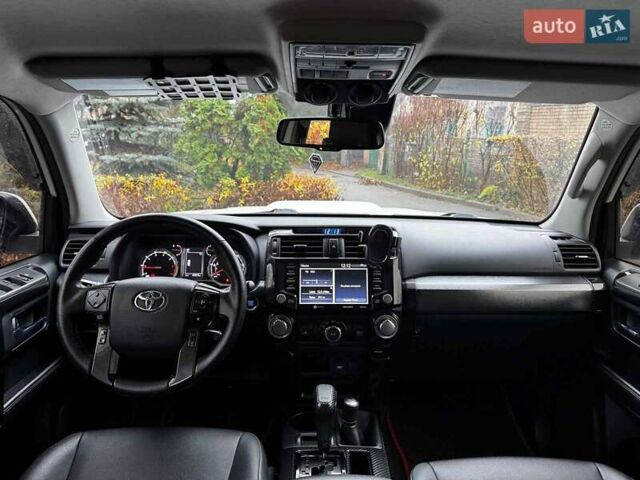 Белый Тойота 4Раннер, объемом двигателя 4 л и пробегом 122 тыс. км за 35990 $, фото 32 на Automoto.ua