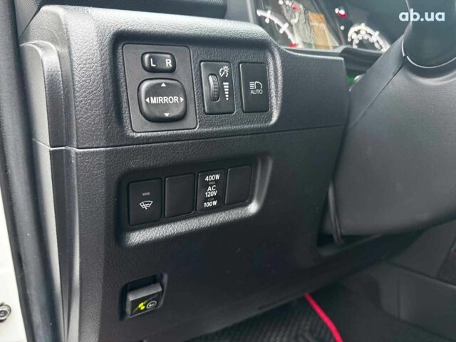 Білий Тойота 4Раннер, об'ємом двигуна 4 л та пробігом 122 тис. км за 35990 $, фото 15 на Automoto.ua