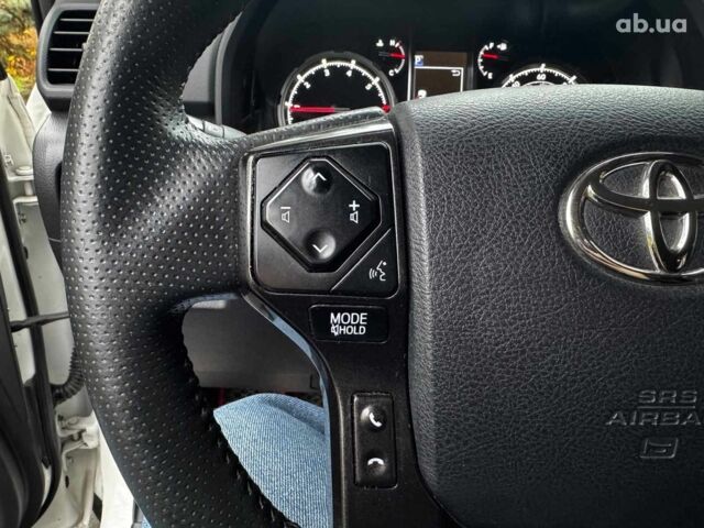 Білий Тойота 4Раннер, об'ємом двигуна 4 л та пробігом 122 тис. км за 35990 $, фото 17 на Automoto.ua