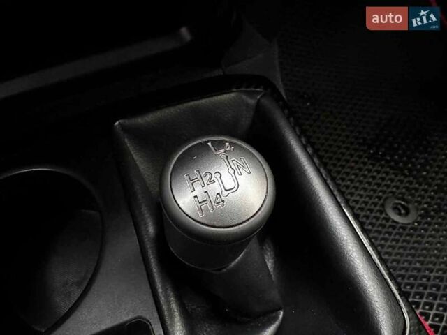 Белый Тойота 4Раннер, объемом двигателя 4 л и пробегом 122 тыс. км за 35990 $, фото 25 на Automoto.ua