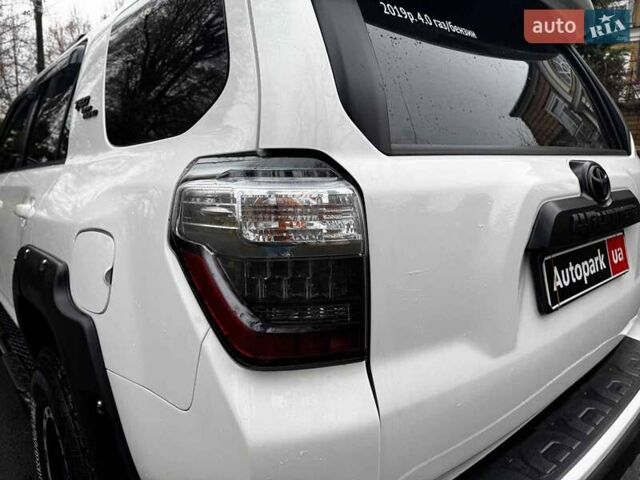Белый Тойота 4Раннер, объемом двигателя 4 л и пробегом 122 тыс. км за 35990 $, фото 8 на Automoto.ua