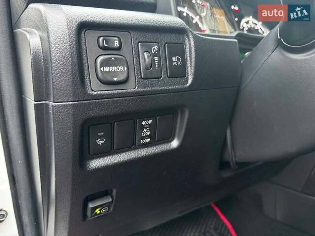 Белый Тойота 4Раннер, объемом двигателя 4 л и пробегом 122 тыс. км за 35990 $, фото 14 на Automoto.ua