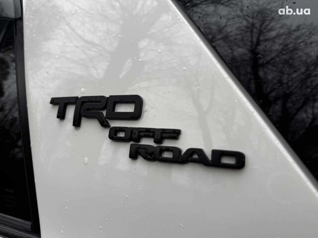 Білий Тойота 4Раннер, об'ємом двигуна 4 л та пробігом 122 тис. км за 35990 $, фото 10 на Automoto.ua