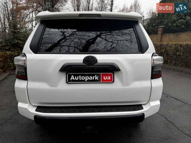 Белый Тойота 4Раннер, объемом двигателя 4 л и пробегом 122 тыс. км за 35990 $, фото 6 на Automoto.ua