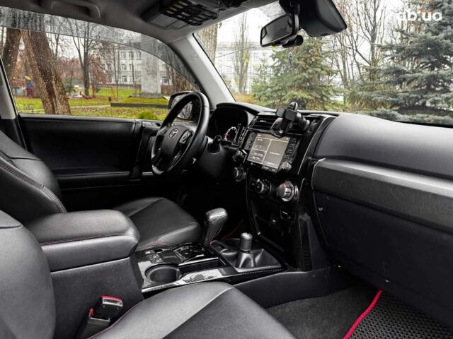 Білий Тойота 4Раннер, об'ємом двигуна 4 л та пробігом 122 тис. км за 35990 $, фото 35 на Automoto.ua