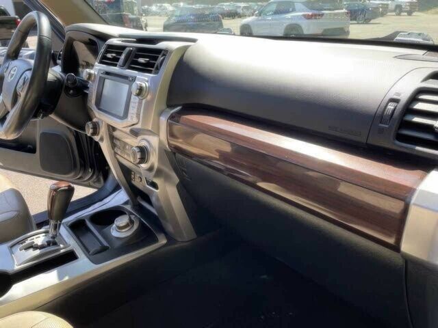 Черный Тойота 4Раннер, объемом двигателя 4 л и пробегом 35 тыс. км за 11600 $, фото 8 на Automoto.ua