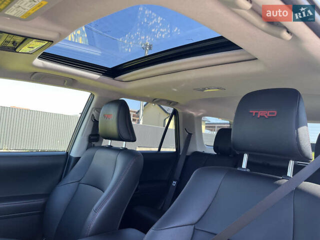 Черный Тойота 4Раннер, объемом двигателя 3.96 л и пробегом 14 тыс. км за 39000 $, фото 7 на Automoto.ua