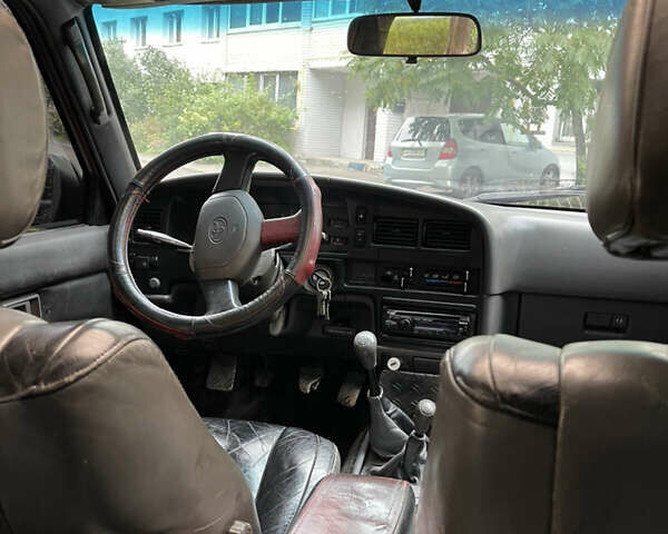 Красный Тойота 4Раннер, объемом двигателя 3 л и пробегом 450 тыс. км за 5500 $, фото 7 на Automoto.ua