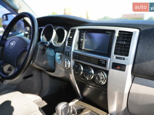 Сірий Тойота 4Раннер, об'ємом двигуна 4.7 л та пробігом 394 тис. км за 12500 $, фото 22 на Automoto.ua