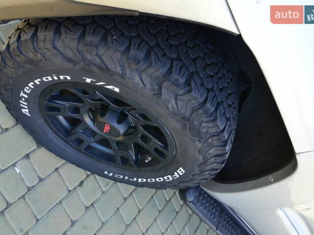 Сірий Тойота 4Раннер, об'ємом двигуна 4.7 л та пробігом 394 тис. км за 12500 $, фото 28 на Automoto.ua