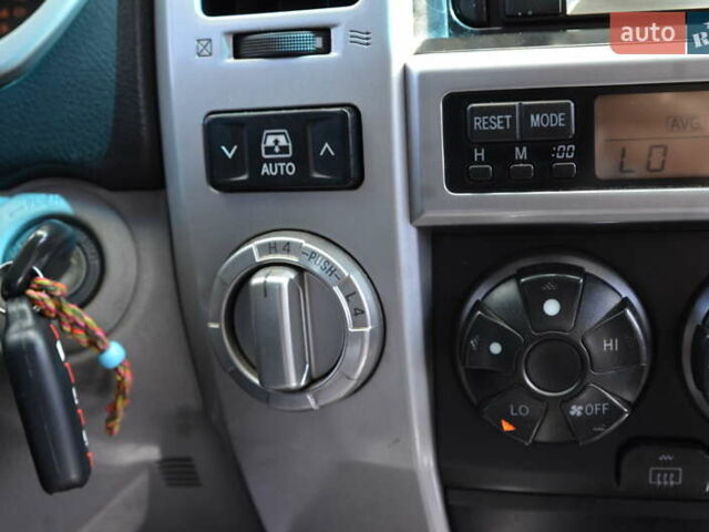 Сірий Тойота 4Раннер, об'ємом двигуна 4.7 л та пробігом 394 тис. км за 12500 $, фото 24 на Automoto.ua