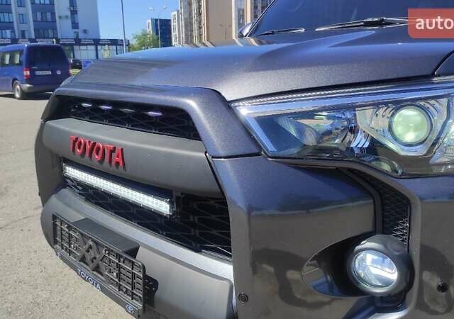 Серый Тойота 4Раннер, объемом двигателя 4 л и пробегом 130 тыс. км за 36500 $, фото 14 на Automoto.ua