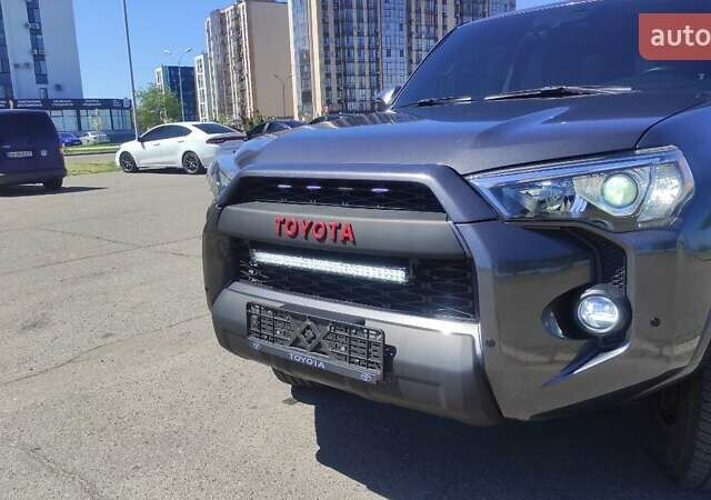 Серый Тойота 4Раннер, объемом двигателя 4 л и пробегом 130 тыс. км за 36500 $, фото 15 на Automoto.ua