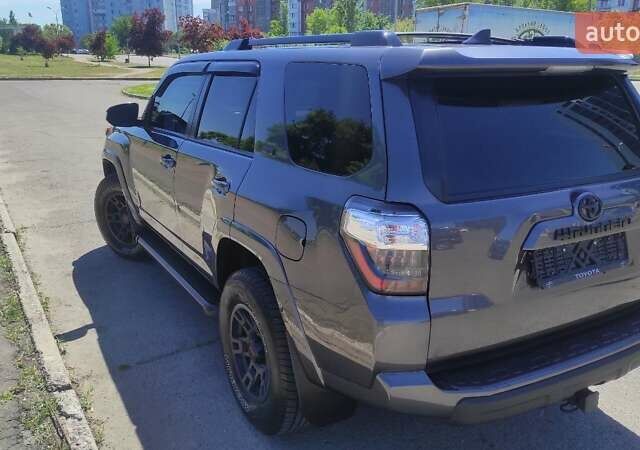 Серый Тойота 4Раннер, объемом двигателя 4 л и пробегом 130 тыс. км за 36500 $, фото 9 на Automoto.ua