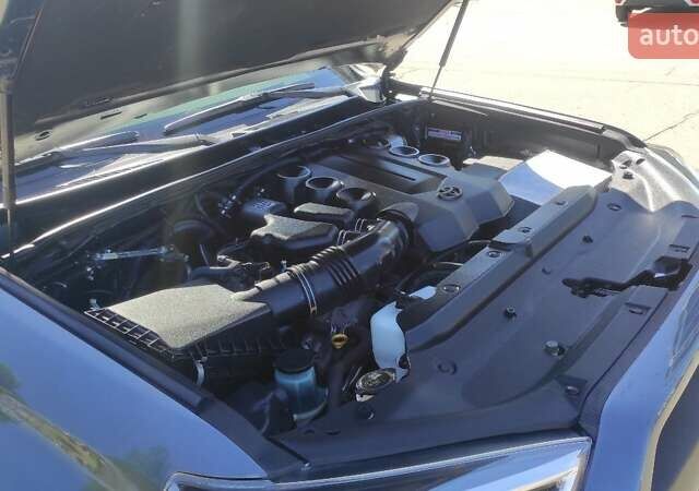 Серый Тойота 4Раннер, объемом двигателя 4 л и пробегом 130 тыс. км за 36500 $, фото 22 на Automoto.ua